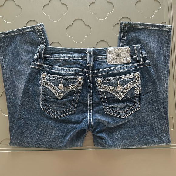 MISS ME Women’s Mid Rise Easy Crop Embellished Jeans, size 27 - Picture 3 of 16